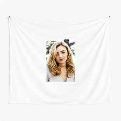 Red Carpet Queen Peyton List Tapestries