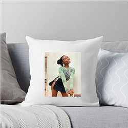 Internet Entertainer Quenlin Blackwell Pillows Cover
