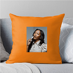 Social Influencer Quenlin Blackwell Pillows Cover