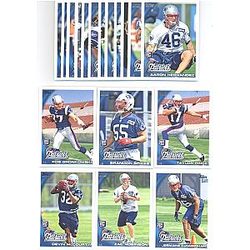 2010 Topps New England Patriots Complete Team Set of 18 cards with bonus 4 Pocket Notebook. Set Includes Tom Brady, Randy Moss, Wes Welker, Devin McCourty, Zac Robinson, Jermaine Cunningham, Rob Gronkowski, Brandon Spikes, Taylor Price, Aaron Hernandez.