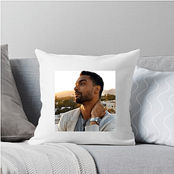 Box Office King Rege Jean Page Pillows Cover