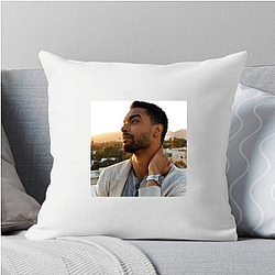 Box Office King Rege Jean Page Pillows Cover