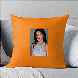 Red Carpet Queen Sasha Calle Pillows Cover
