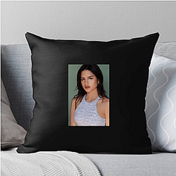 Red Carpet Queen Sasha Calle Pillows Cover