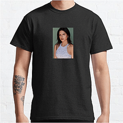 Red Carpet Queen Sasha Calle T-Shirts