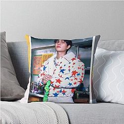 Seungmin Stray Kids Season’s Greetings STARLIGHT SUPPER CLUB TEASER kpop SKZ 3racha 5 star dominate tour Throw Pillow