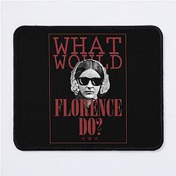 qui a l'air particulièrement badass avec des nuances sombres et une attitude qui dit Mouse Pad