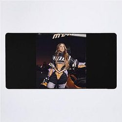 Tate Mcrae - 2 Hand Desk Mat