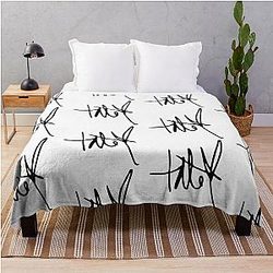 Tate McRae Autograph Throw Blanket