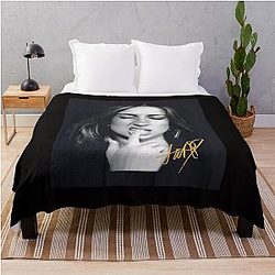 Tate McRae 2025 Portrait Throw Blanket