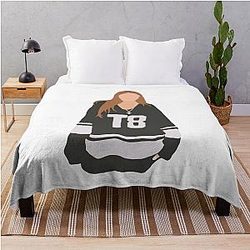 Tate McRae Throw Blanket