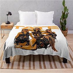 Tate McRae Pop Vibes Throw Blanket