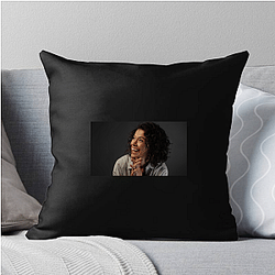 Red Carpet Queen Tatiana Maslany Pillows Cover