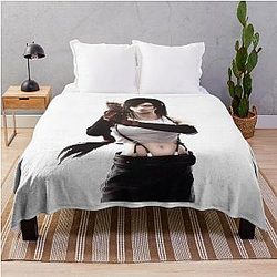 Tifa Lockhart Throw Blanket