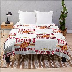 Go Taylor's Boyfriend Travis Kelce Throw Blanket
