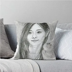 Realistic Tzuyu Drawing Art - Tzu yu Graphite Pencil Throw Pillow