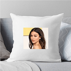 Breakout Actress Ursula Corbero Pillows Cover