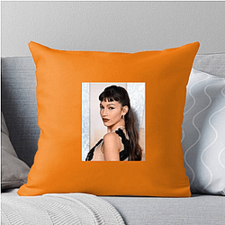 Legendary Actress Ursula Corbero Pillows Cover