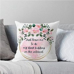 Just leave me to do my building on the internet - What we do in the shadows Throw Pillow