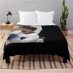 Seventeen Woozi Screamng Meme Throw Blanket