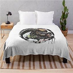 Grunge Xenomorph Horror Art Sci-Fi Alien Illustration Throw Blanket