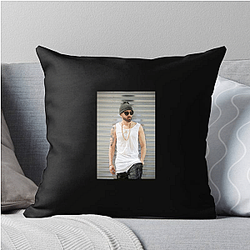 Yandel sings Reggaeton Yandel Pillows Cover