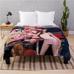 Yoonchae KATSiEYE Throw Blanket