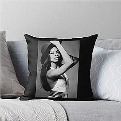 Zoe Saldana Throw Pillow