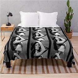 Zoe Saldana Throw Blanket