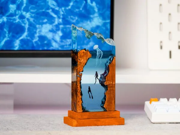 Jellyfish and Divers Night Light, Ocean Resin Art, Jellyfish Epoxy Lamp, Epoxy Diorama Lamp, Home Decor, Handmade Gift