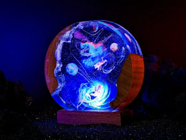 Astronauts Falling in Black Hole Resin Lamp, Interstellar Night Light, Universe Diorama Lamp, Epoxy Resin Art, Home Decor, Handmade Gift