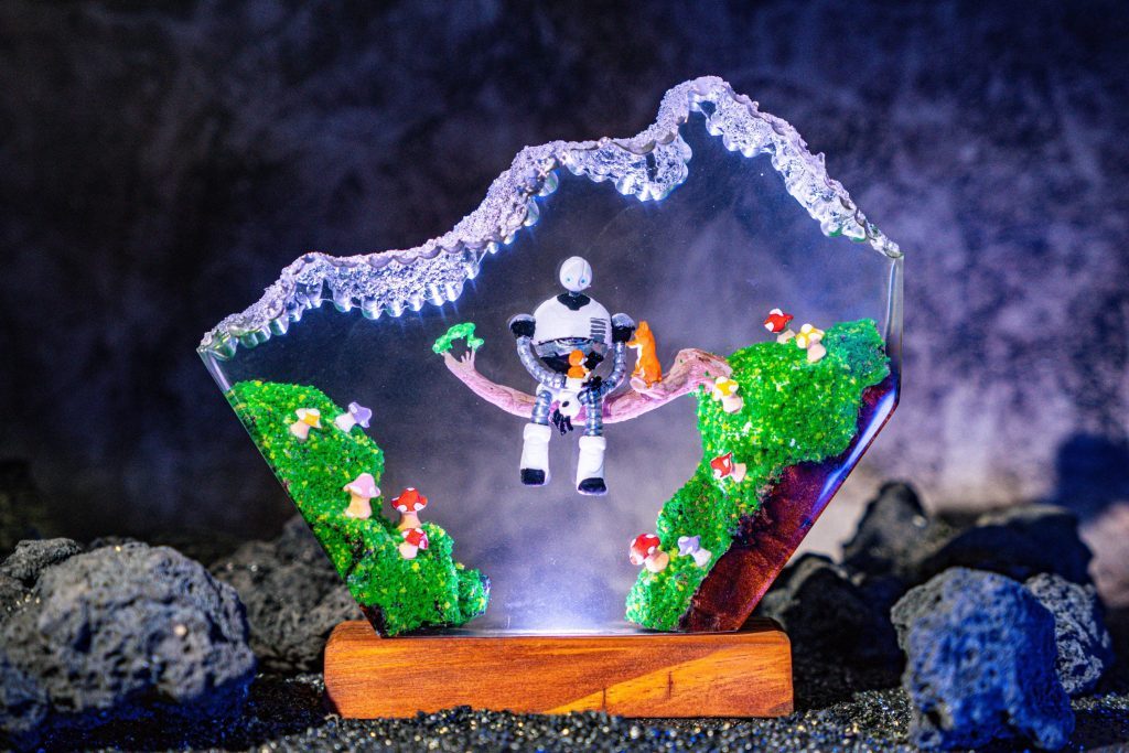 The Wild Robot Resin Lamp, Themed Decorative Night Light, Art Lamp for Kids Room, Handmade Gift, Touching Robot Scene, Gift for Children