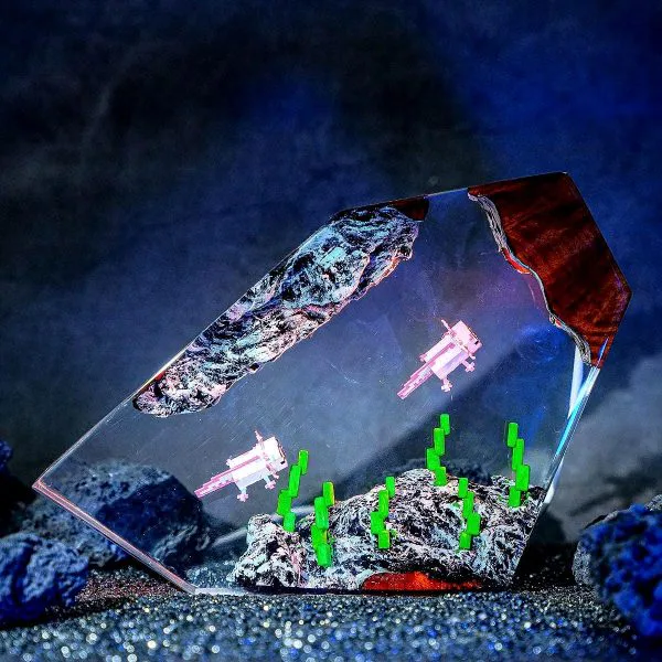 Pixel Axolotl Resin Diorama Lamp – Handmade Epoxy Light-Up Display for Gamer Room, Unique Night Light Gift for Kids, Christmas Gift idea