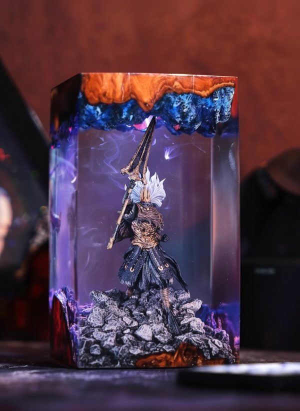 The Nameless King Dark Souls Resin Lamp, Handmade Diorama Lamp, Game Night Light, Gaming Desk Decor, Lamp Game Decor, Christmas Gift for him
