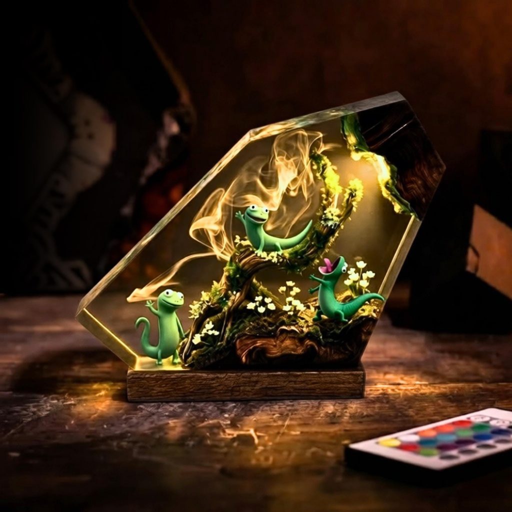 Tom Lizard Resin Lamp, Hoppers Movie 2026, Funny Gift for Friends, Movie Inspired Figure, Epoxy Night Light Gift for Kids, Cute Desk Decor