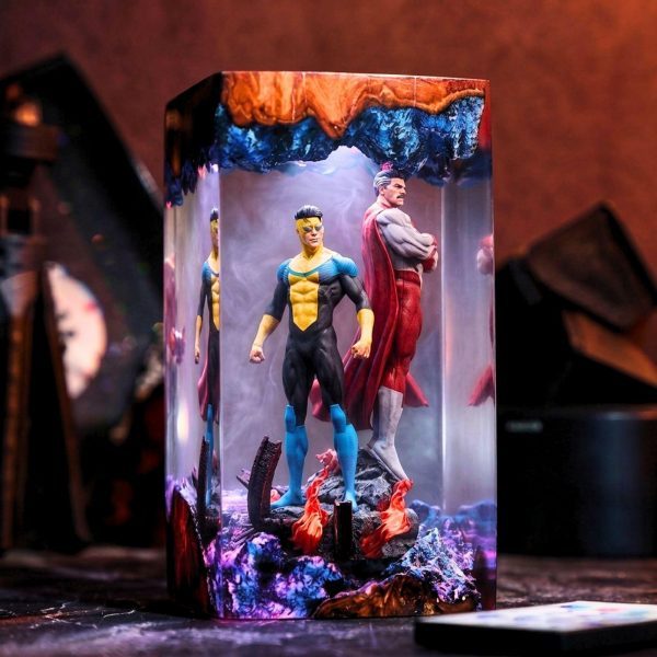 Invincible Mark and Omni-Man Resin Lamp, Superhero Figure, Gaming Room Night Light, Handmade Desk Decor, Gift for Comic Fans, Birthday Gift